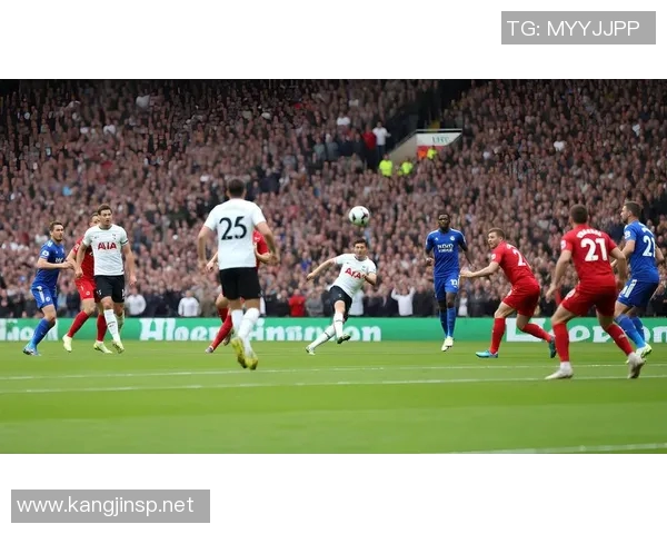 外国足球明星精彩带球瞬间的高清图片展示与分析 外国足球明星精彩带球瞬间的高清图片展示与分析