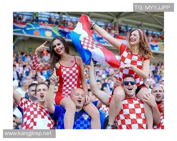 女球迷挑战足球明星猜谜游戏引发热议精彩瞬间回顾